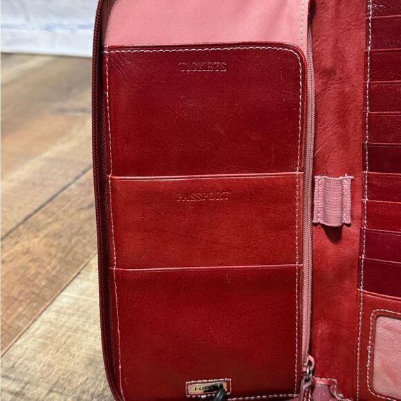 Fossil Travel Wallet red leather Zippered wristlet strap - Picture 4 of 12